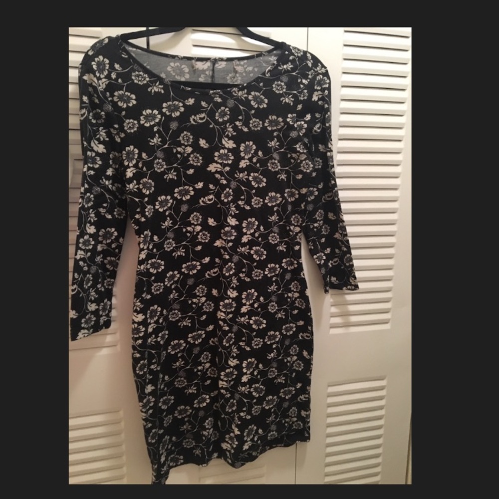 ✳️Black with White Flowers Soft Knit dress